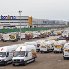 Imagen de parte de la flota de vehículos de transporte de BonÀrea.