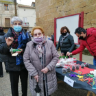 Torrelameu  -  La Associació de Dones del municipio recaudó un total de 672 euros con la venta de manualidades y flores de Navidad elaboradas por las propias socias de la entidad. 