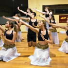 Las bailarinas de la Escola de Dansa Montse Esteve, durante el ensayo abierto del martes del espectáculo ‘Bachendansa’.