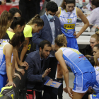 Bernat Canut da instrucciones en el duelo del sábado en Zaragoza.