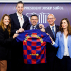 Pau Gasol i Josep Maria Bartomeu van presentar l’acord.