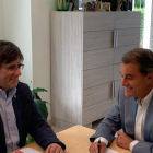 Carles Puigdemont i Artur Mas, ahir, durant la reunió que van mantenir a Waterloo.