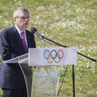 Thomas Bach, president del COI, durant la cerimònia d’encesa de la flama olímpica a Grècia.