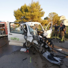 Mor el conductor d'una furgoneta en un xoc frontal contra un camió a Puigverd de Lleida