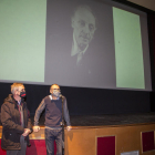 Presentación de la película ‘Josep’ en el Casal Agramuntí (izquierda) y uno de las obras de Magí Puig para el largometraje (derecha).