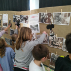 Els alumnes de la Vall Fosca exposen un centenar d'imatges familiars d'entre 1900 i 1950