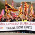 Alguns dels treballadors del complex petroquímic de Tarragona, ahir a la manifestació.
