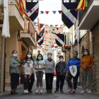 El carrer les Borges Blanques de Puigverd de Lleida llueix des de dilluns els estendards medievals.