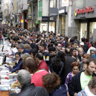 Una imagen del Eix Comercial de Lleida durante el día de Sant Jordi de 2019, que hoy no se repetirá.