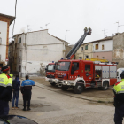 Los Bomberos sofocan un aparatoso incendio en una casa de Alfarràs