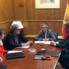Fèlix Larrosa i Joan Queralt, amb el secretari de Medi Ambient, Hugo Alfonso Morán, a Madrid.