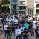 Unos 400 propietarios y empleados del sector de la hostelería llenaron ayer la plaza de Sant Joan de Lleida.