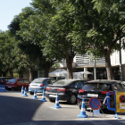 Ayer ya se instaló la señalización para que los coches no aparquen junto al centro cívico de Balàfia.