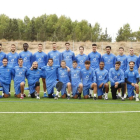 Jugadores y cuerpo técnico del Lleida que esta temporada lucharán, una vez más, por ganarse una plaza en la Segunda división A.