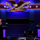 El presidente de los Estados Unidos, Donald Trump, y el candidato demócrata, Joe Biden, en el debate final de la campaña presidencial de los Estados Unidos de 2020 en la Universidad Belmont de Nashville, Tennessee