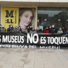 La Plataforma d’Entitats Culturals de Lleida convocó ayer una concentración ante las puertas del equipamiento museístico.  