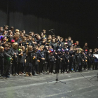 Un dels grups corals infantils del conservatori ahir al Gran Teatre de la Passió.