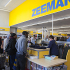 La tienda Zeeman recibió en su primer día a numeroso público. 