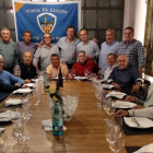 Grupo de exjugadores del Lleida que se reunieron ayer en el restaurante Tòfol.