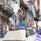 Una salto espectacular de un corredor bajando de Cavallers en la pasada edición del Down Town Lleida.