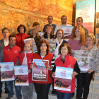 Autoridades y voluntarios de la campaña “Aitona en flor”.