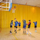 Jugadores del Club Bàsquet Mollerussa, durant un entrenament dimarts passat.