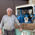 Vendrell sale de vez en cuando al campo para poner en marcha el tractor e inspeccionar su almacén.