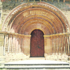 La puerta rehabilitada de la iglesia de Santa Maria de Cubells. 