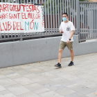 Una pancarta crítica amb Josep Maria Bartomeu als voltants del Camp Nou.