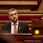 El conseller de Acción Exterior, Bernat Solé, en el Parlament.