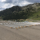 Materials al pàrquing de la Bonaigua per a la nova xarxa d’innivació artificial de Baqueira.