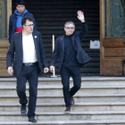 Lluís Salvadó y Josep Maria Jové saliendo del TSJC el 11 de marzo tras acudir a declarar.