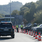 Agentes de la Guardia Civil controlan la frontera de Biriatou.