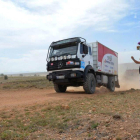 El camión modelo Mercedes con el que los leridanos Jordi Esteve y Enric Martí competirán en el Dakar.