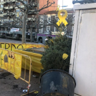 L’arbre de Nadal dedicat als presos independentistes a Tàrrega va aparèixer tirat a terra.