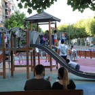 El parque infantil de la avenida Blondel de Lleida, con niños este lunes.