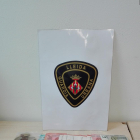 Imatge de la droga, els diners i els mòbils confiscats al detingut.