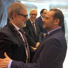 L’alcalde de Lleida, Fèlix Larrosa, amb el ministre de Foment, José Luis Ábalos, ahir a Fitur.