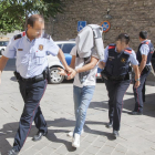 Imatge d’arxiu del pas a disposició d’un dels detinguts per l’agressió l’agost del 2016.