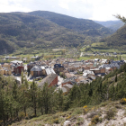 Vista panorámica de la capital de la Alta Ribagorça desde la carretera a los núcleos de Irgo y Gotarta.