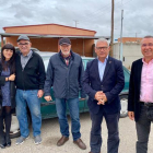Gómez, amb els membres del Casal d’Amistat amb Cuba de Lleida.