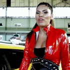 Isa P. en su videoclip promocional.
