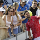 Djokovic se hace un selfie durante el torneo que ha terminado siendo un foco de infección.