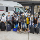 Los trabajadores que acabaron ayer el confinamiento en la Llar d’Avis del Carme de Tàrrega. 