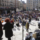 Acto en la Plaça Sant Joan de Lleida con motivo del 8 de marzo.