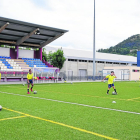Los alevines del Club Esportiu Ciutat la Seu fueron los primeros en volver a pisar el campo de fútbol, siempre guardando la distancia.