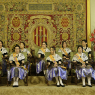 Las “pubilles” de Lleida, vestidas con el traje tradicional, en el pregón de las últimas Festes de Maig, en el que podría ser su último acto. 