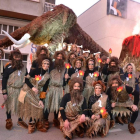 En Artesa de Segre, un grupo disfrazado de cavernícolas.