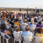 El concierto que ofreció ayer Pau Vallvé en la terraza de la fábrica J. Trepat de Tàrrega. 