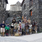 Participants ahir a Capdella en una excursió amb vestuari i equip de principis del segle XX.